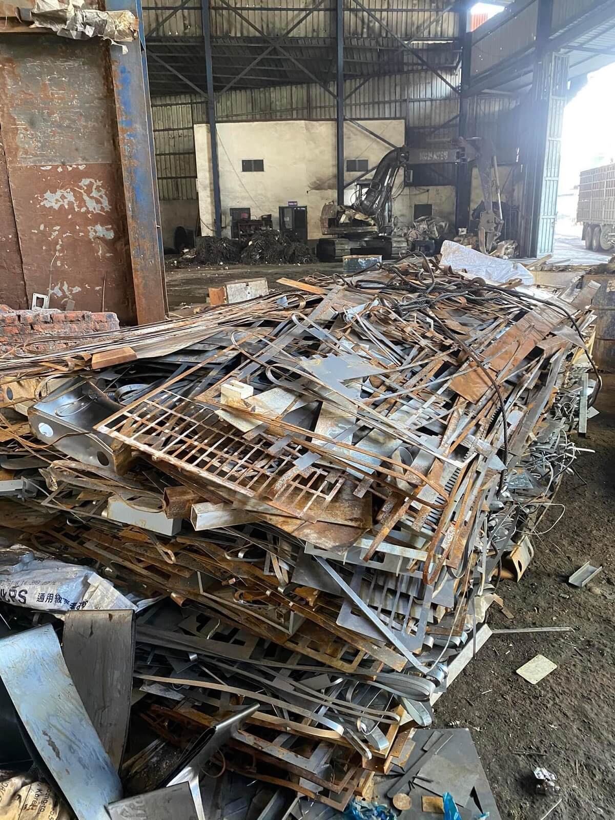 Thu mua phế liệu nhanh chóng - giá cao